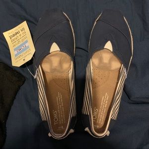 Navy blue canvas toms size 8